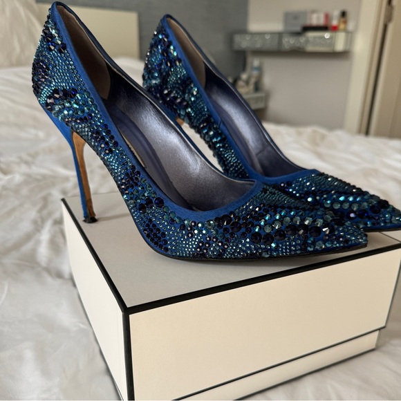 Gently Used Manolo Blahnik BB blue Satin Swarovski Embellished Crystal Pumps 9.5 - Picture 5 of 9